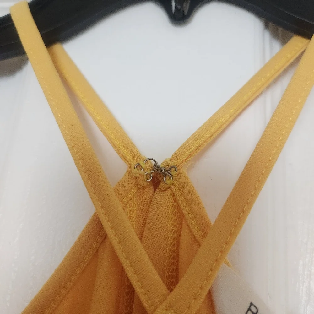 BCBGeneration Keyhole Ruffle Top - Picture 3 of 6